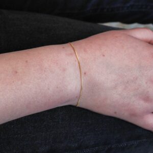 CURB30 8 PLGOLDWRISTMODEL